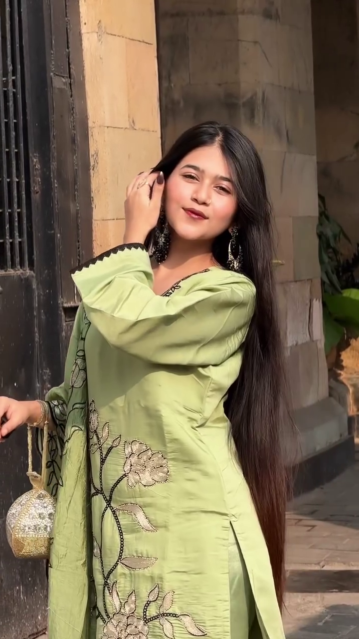 Elegant Pistachio Bloom Embroidered Suit Set – Graceful Ethnic Charm 🌿✨💚