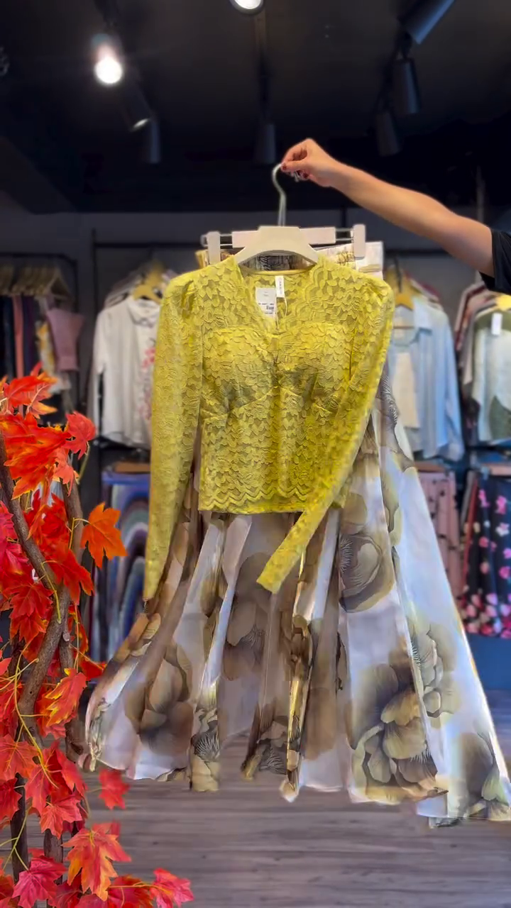Golden Glow Lace Co-Ord Set – Chic Statement Elegance ✨💛🌼