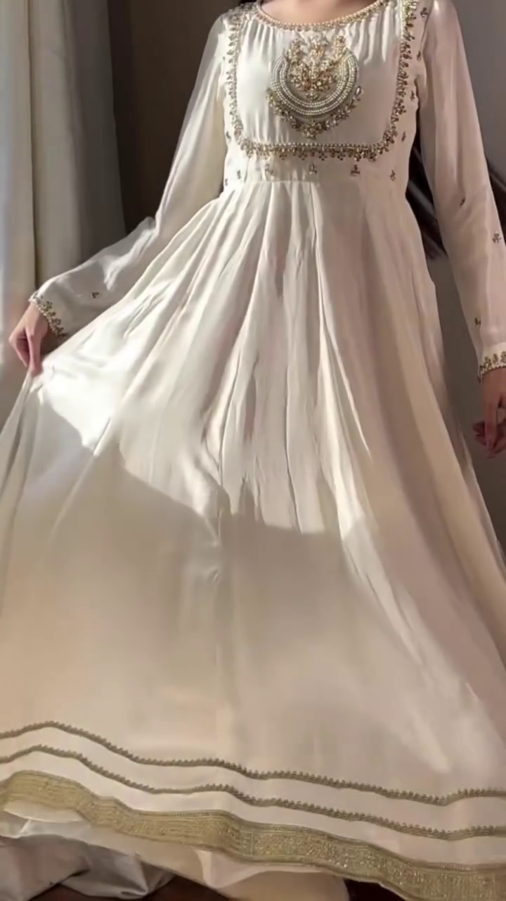 Ivory Royale Embroidered Anarkali Set – Timeless Festive Elegance 👑🤍✨
