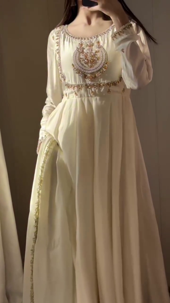 Ivory Royale Embroidered Anarkali Set – Timeless Festive Elegance 👑🤍✨