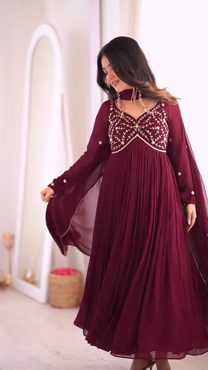 Royal Wine Embroidered Flow Anarkali Gown Set – Timeless Festive Elegance ❤️✨👑