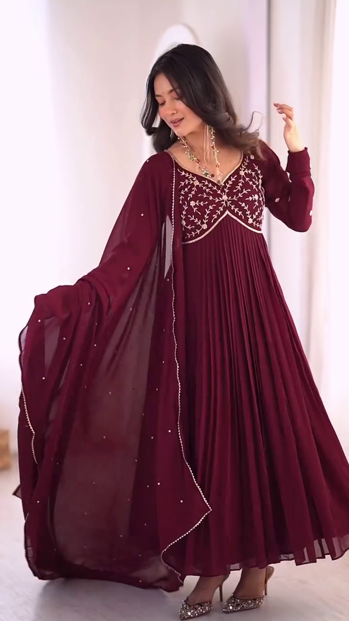 Royal Wine Embroidered Flow Anarkali Gown Set – Timeless Festive Elegance ❤️✨👑