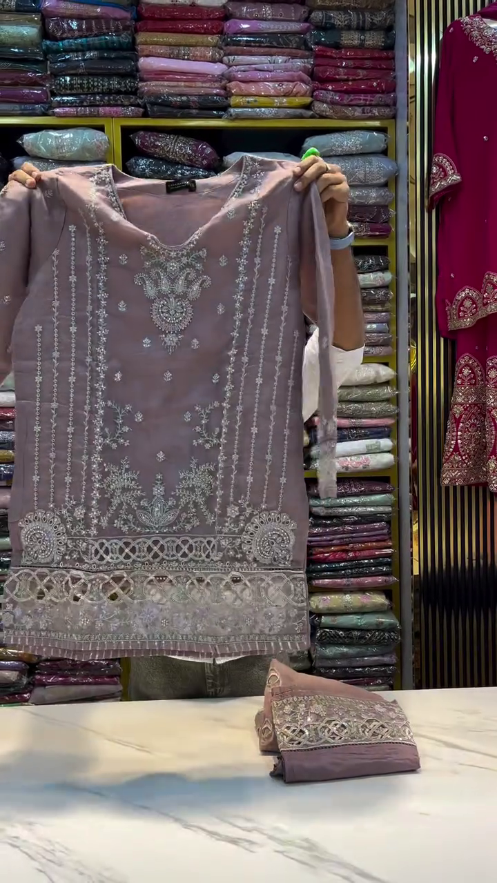 Mauve Majesty Handcrafted Embroidered Kurta Set 💜✨🌸