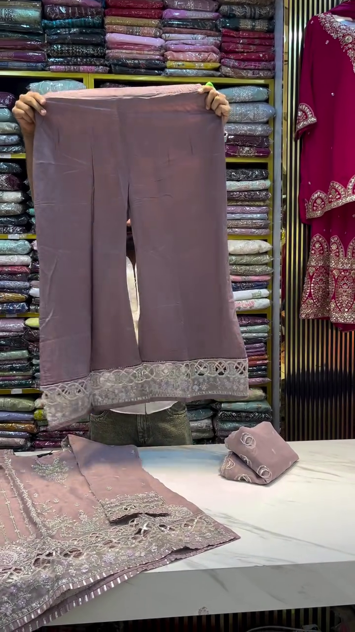 Mauve Majesty Handcrafted Embroidered Kurta Set 💜✨🌸