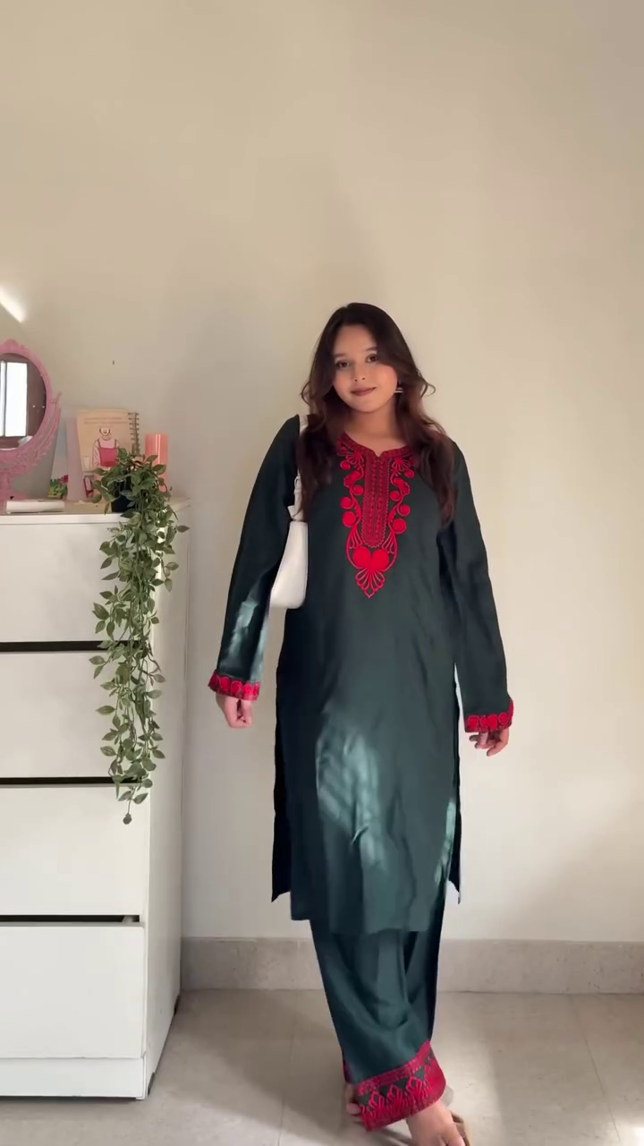 Emerald Elegance Embroidered Kurta Set – Classic Festive Charm 💚❤️✨