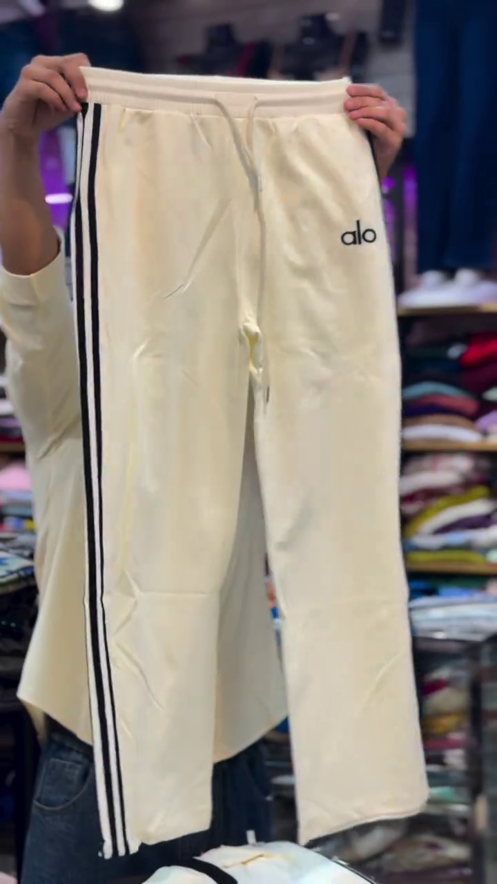 Ivory Sport Luxe Zip Co-Ord Set – Sleek Athleisure Vibes 🤍⚡🔥