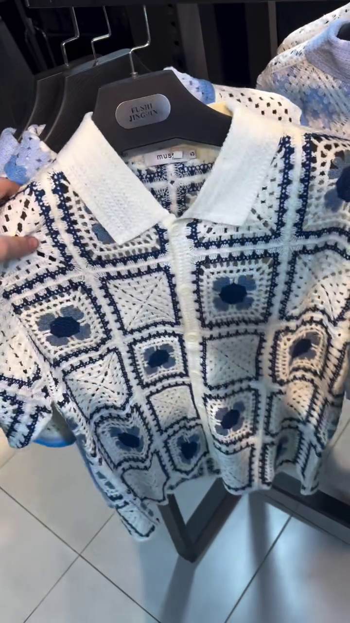 Vintage Crochet Charm Collared Knit Top – Aesthetic Green & White Statement 💚🤍✨