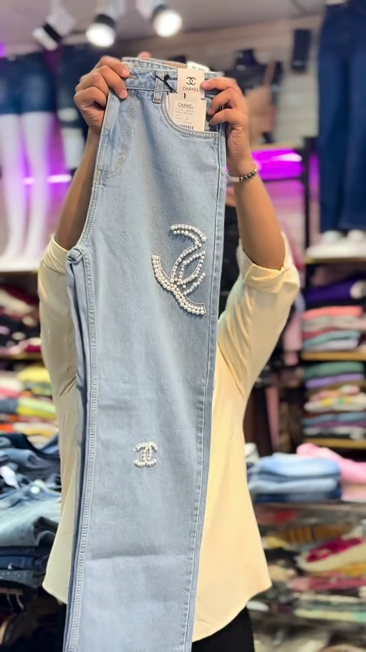 Pearl Charm Wide-Leg Denim Jeans & Elegant Embroidered Top Combo – Soft Luxe Style 💎🤍👖✨