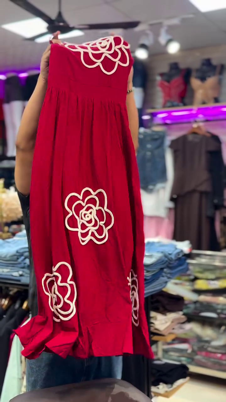 Scarlet Bloom Statement Maxi Dress – Elegant Floral Flow Outfit ❤️🌸✨