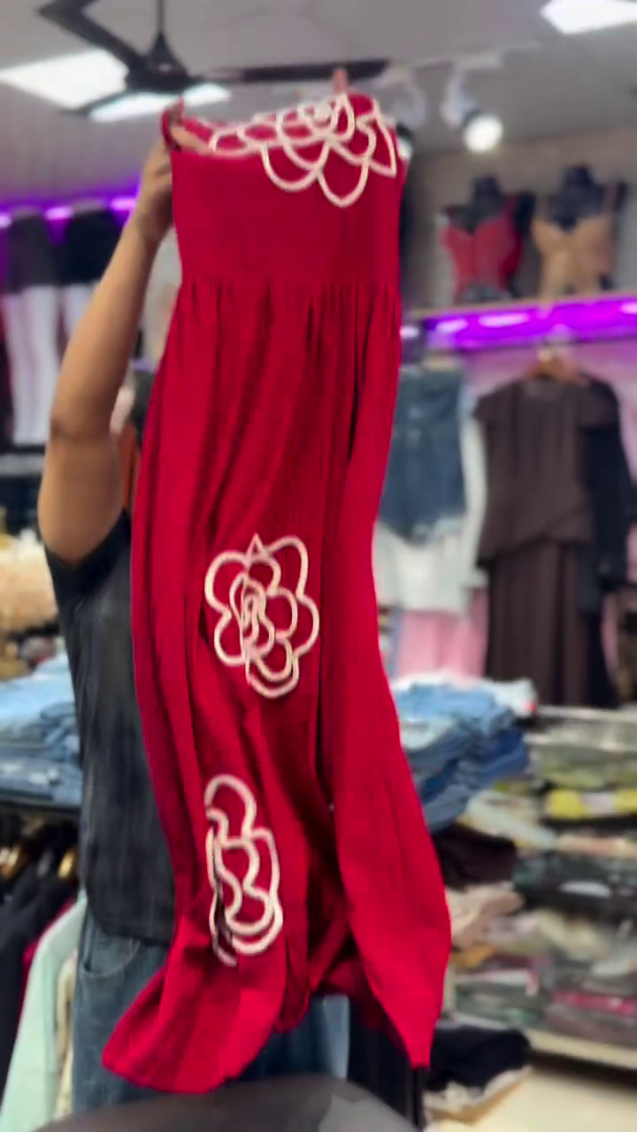 Scarlet Bloom Statement Maxi Dress – Elegant Floral Flow Outfit ❤️🌸✨