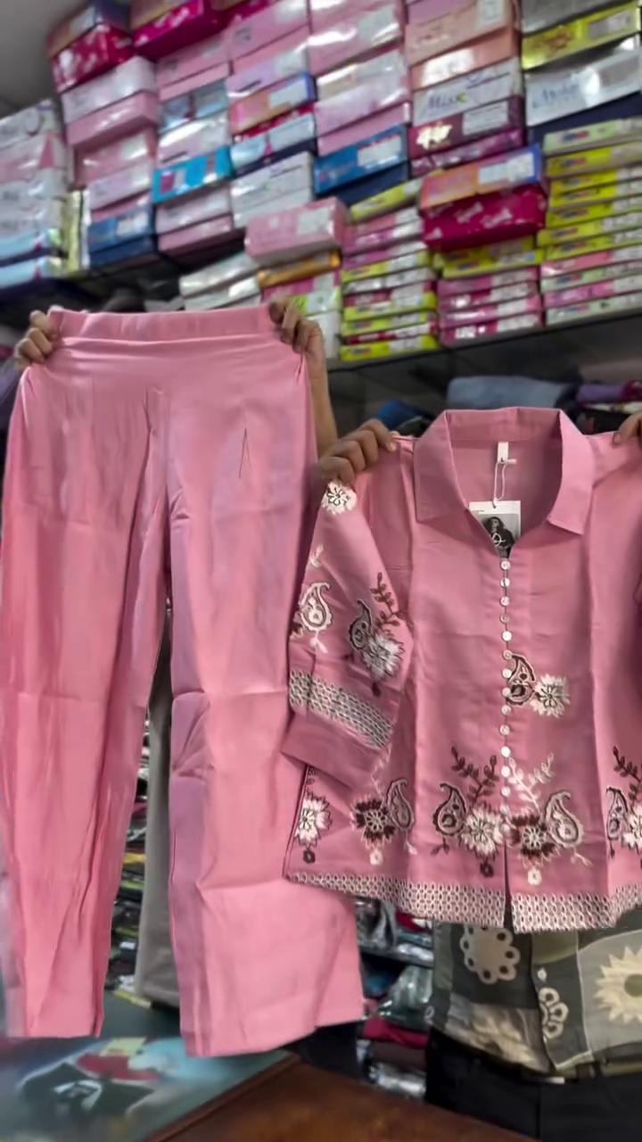 Blush Bloom Ethnic Co-Ord Set – Elegant Pink Kurta & Pant Combo 🌸💖✨