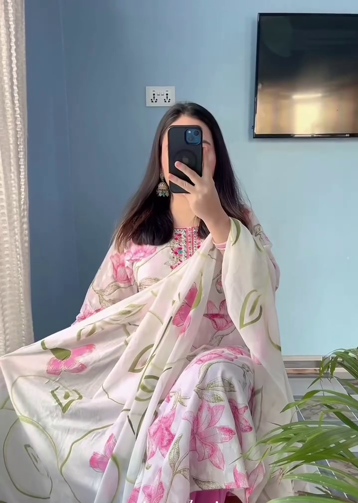 Blush Bloom Floral Kurta Set with Dupatta – Graceful Ethnic Elegance 🌸🤍✨