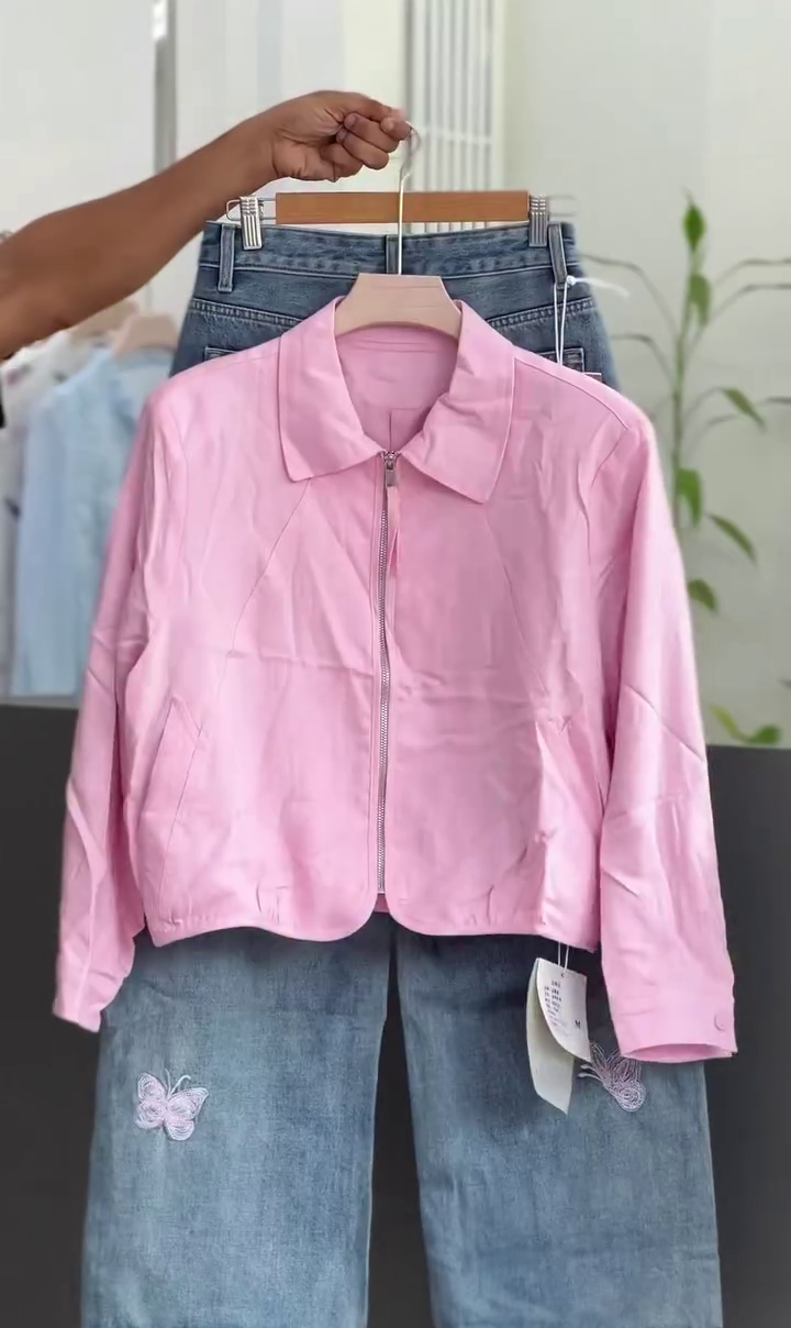 🌸✨ Chic Breeze Women’s Casual Zip-Up Jacket & Denim Set ✨🌸