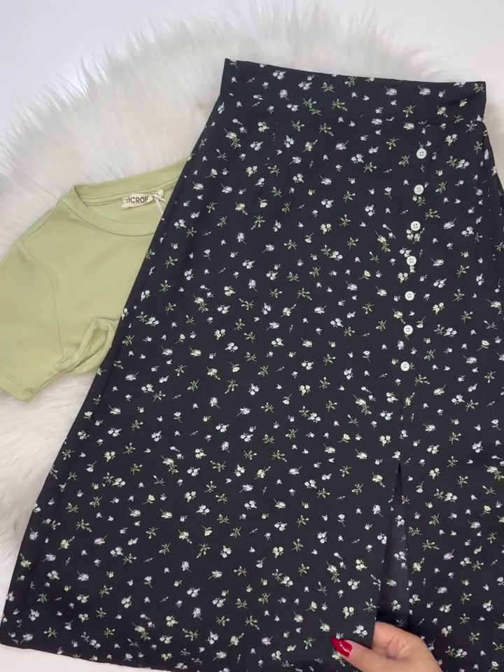 🌿✨ Blossom Charm Casual Top & Floral Skirt Set ✨🌸