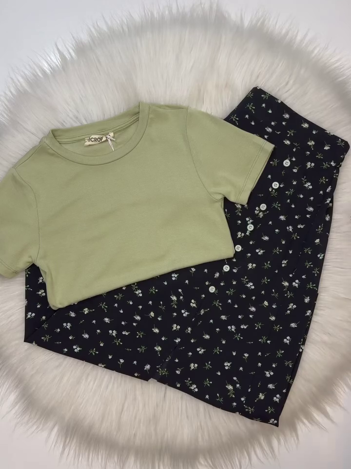 🌿✨ Blossom Charm Casual Top & Floral Skirt Set ✨🌸