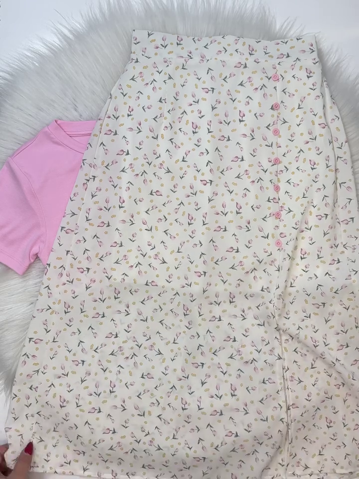🌸✨ Pastel Bloom Casual Top & Floral Skirt Set ✨🤍