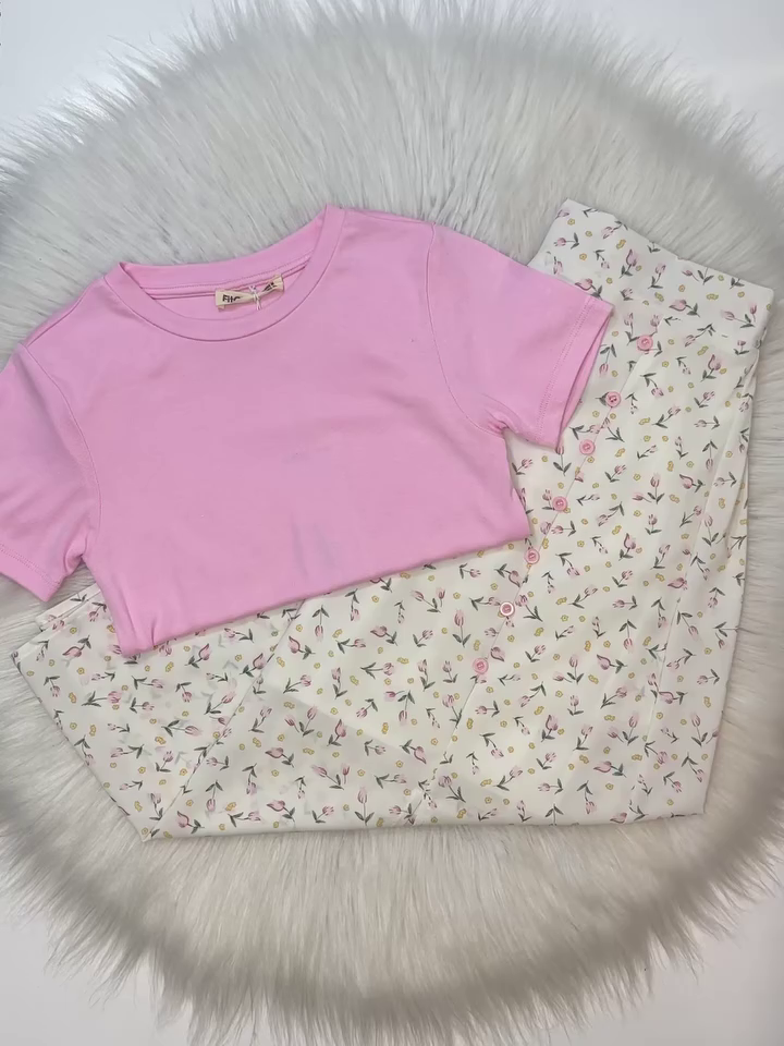 🌸✨ Pastel Bloom Casual Top & Floral Skirt Set ✨🤍