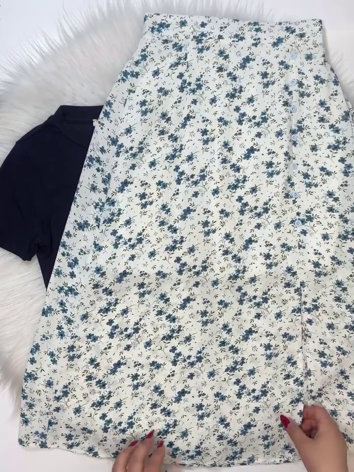 🌙✨ Midnight Bloom Casual Top & Floral Skirt Set ✨🌸