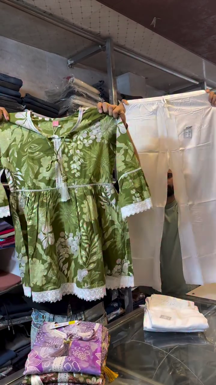 🌿🤍Elegant Botanical Print Peplum Top & Relaxed Fit Trouser Two-Piece Fashion Set 🌿🤍✨
