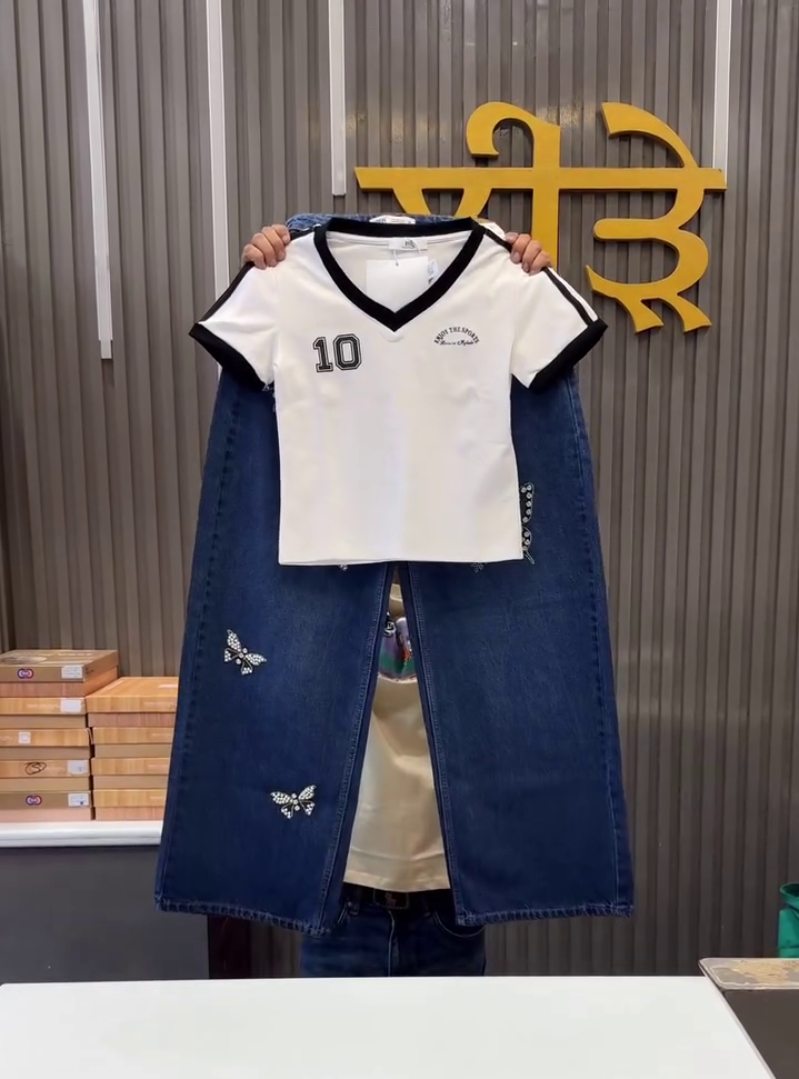 👕💙 Premium Sports-Inspired Contrast Trim T-Shirt & Embellished Wide-Leg Denim Pants Casual Fashion Set 💙👕✨