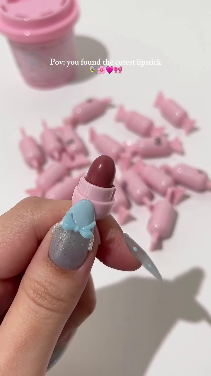 💄 Premium Mini Candy-Shaped Moisturizing Lip Balm – Cute Pocket Beauty Essential with Smooth Hydrating Formula 🍬✨